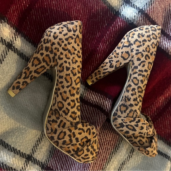 Sheikh 4” heels open toe animal print Size 6.5 never been worn - Picture 3 of 4